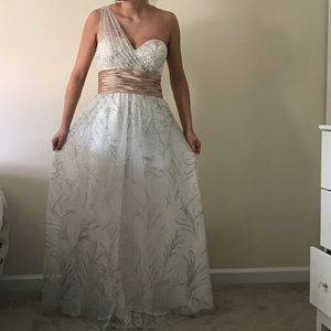 Cache formal dress